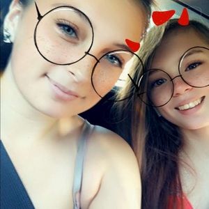 Meet your Posher, Alexis